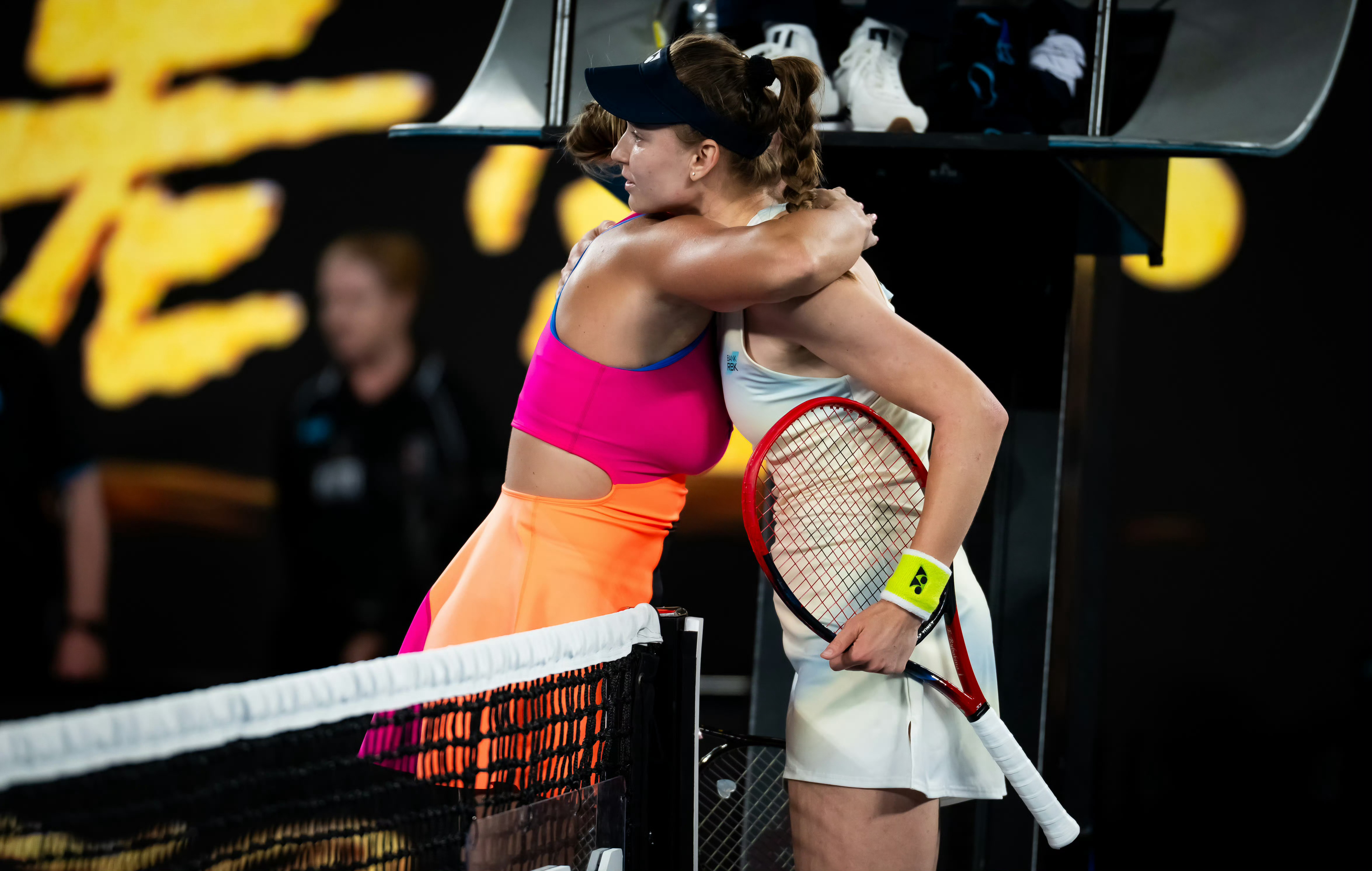 几天没博了，今晚看网球上优酷 ，2点解说免费场“双巴互攻”第16回。谁敢预测呢，