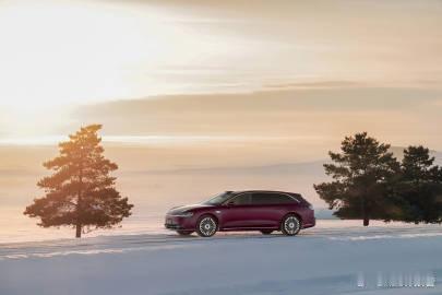 享界S9T旅行车冬日出行新标杆鸿蒙智行首款旅行车享界S9T，以华为途灵平台为核心