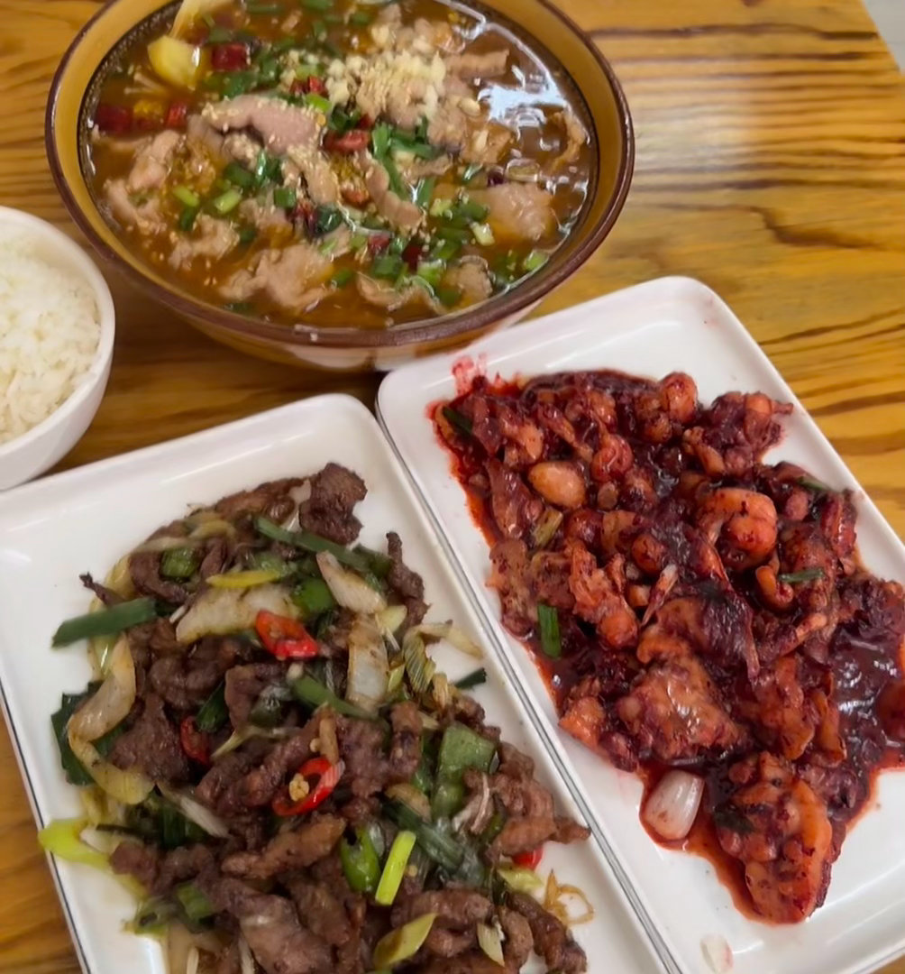 一代人有一代人的漂亮饭老一辈讲究踏实饱腹，粗茶淡饭便是安稳幸福；年轻人偏爱精致摆