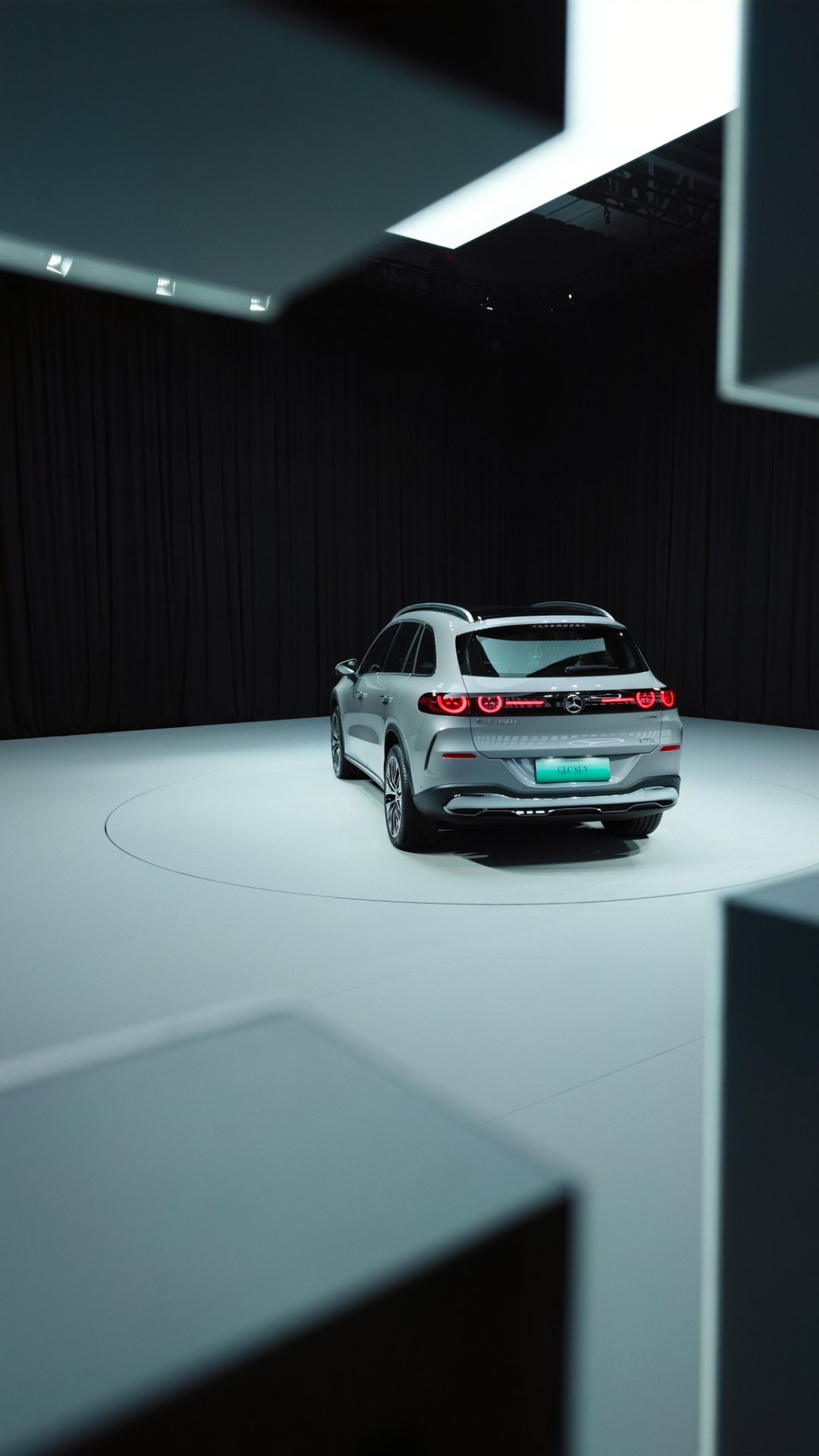 简单的跟大家分享下新的GLC L 纯电版~国产加长后，长度比卡宴还长……轴距30