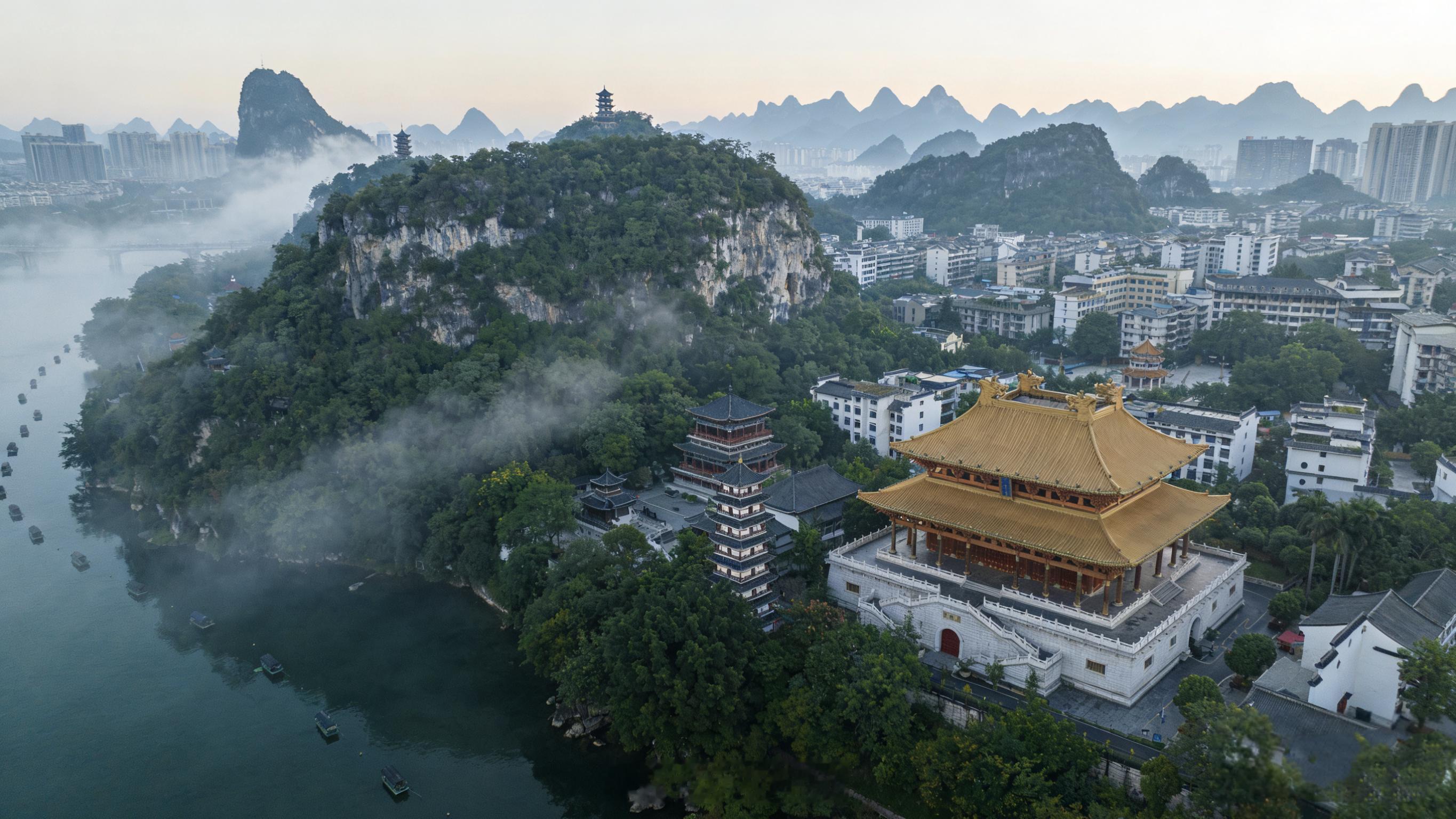 生活手记 在柳州，怎能错过柳江东岸的蟠龙山公园？这里三峰横列，形如蟠龙，风景十分