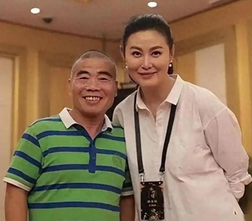 150cm的“武大郎”饰演者宋文华竟是武术冠军，70岁仍每天练拳，娶170cm妻