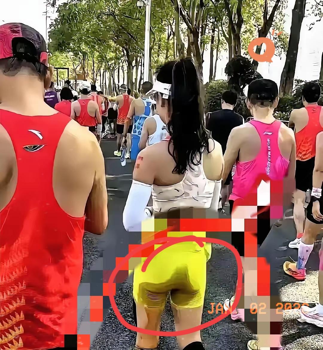 裤子没兜，屎意先到！杭州马拉松35公里处的名场面，真不是大姐跑不动，是肠道先扛不