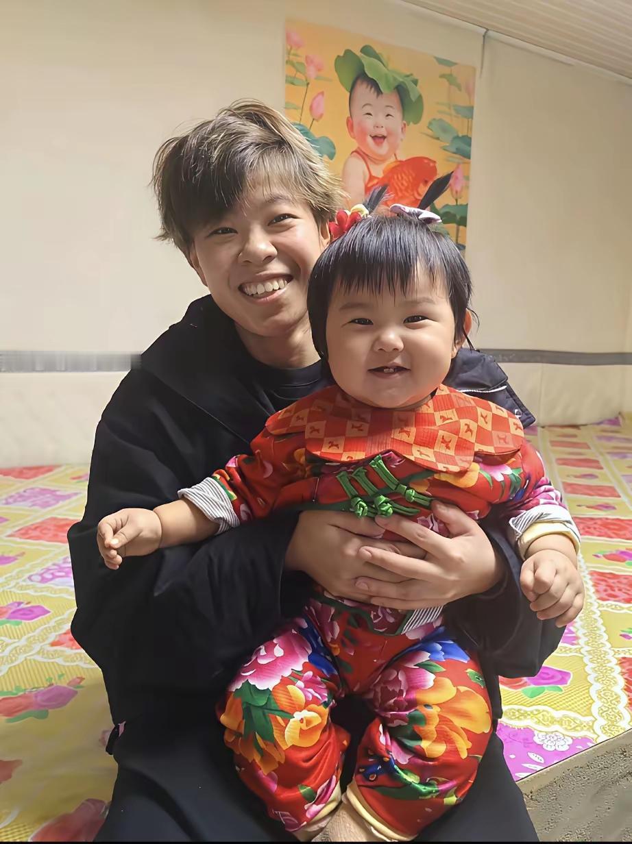 迪哥
除夕给大家拜年啦！
搞笑不搞笑
迪哥一转身
变成了王大妈～
真让人感叹：