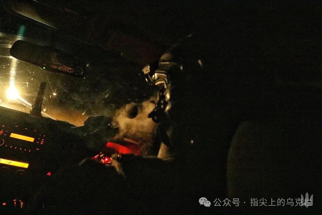 前线的乌军无人机部队准备夜间行动。（图片来源：指乌君）