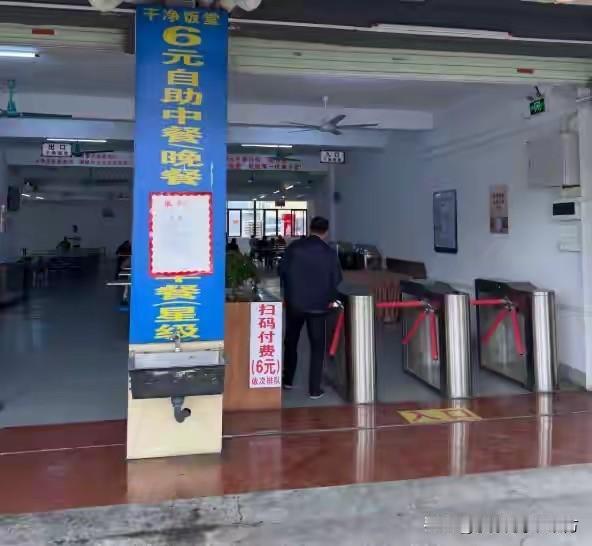 6元就能吃上一顿五菜一汤的自助餐！在广州番禺的一家餐厅里，6元竟然能吃上一顿实打