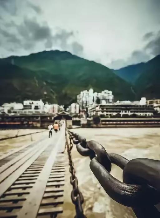 2020年泸定桥迎来大修，检测数据让在场所有专家愣在了原地，整座桥上一万两千多个