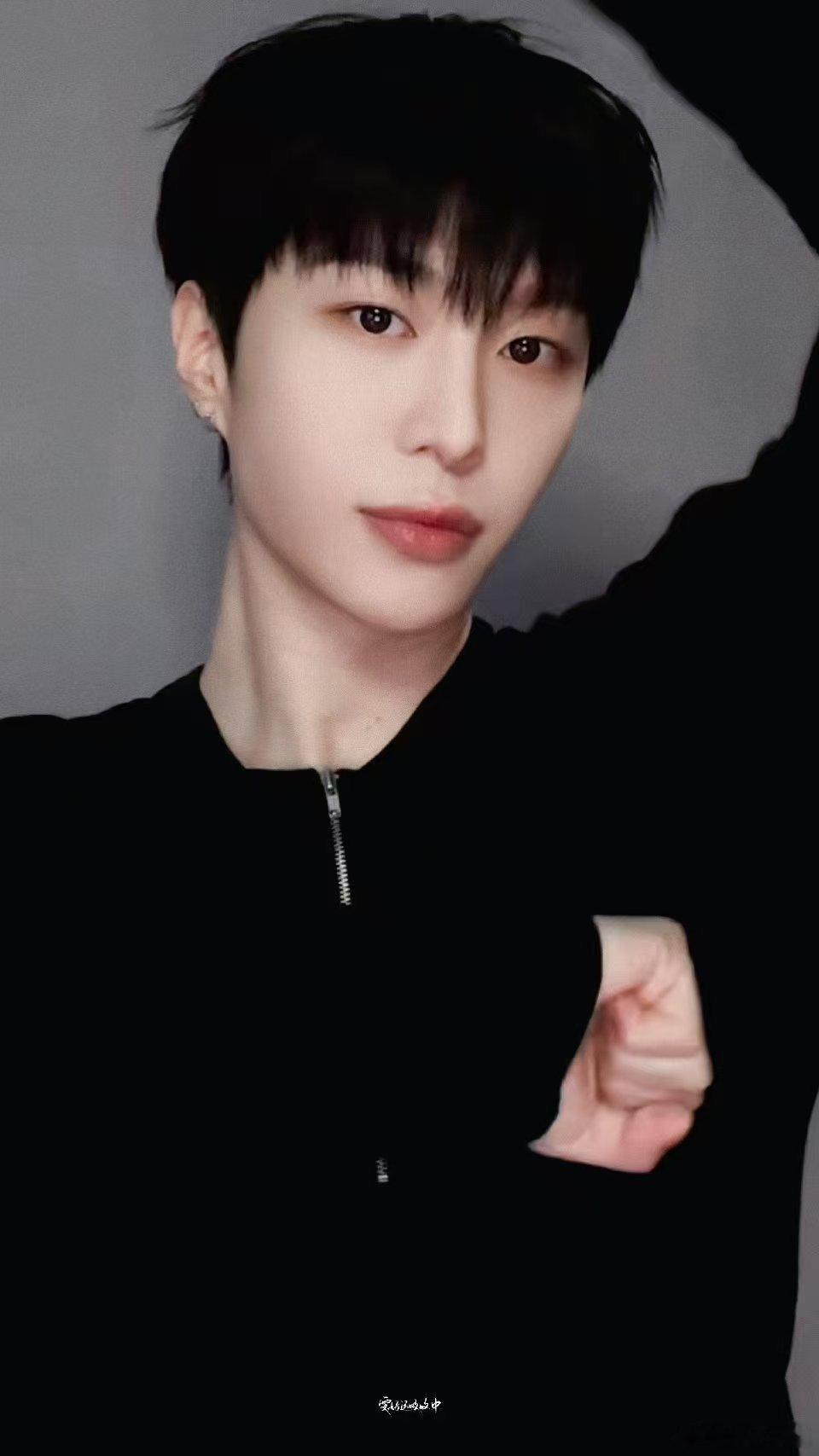 范丞丞手势舞界最严厉的父亲别人跳手势舞是可爱，范丞丞跳手势舞是严父上线，气场直接