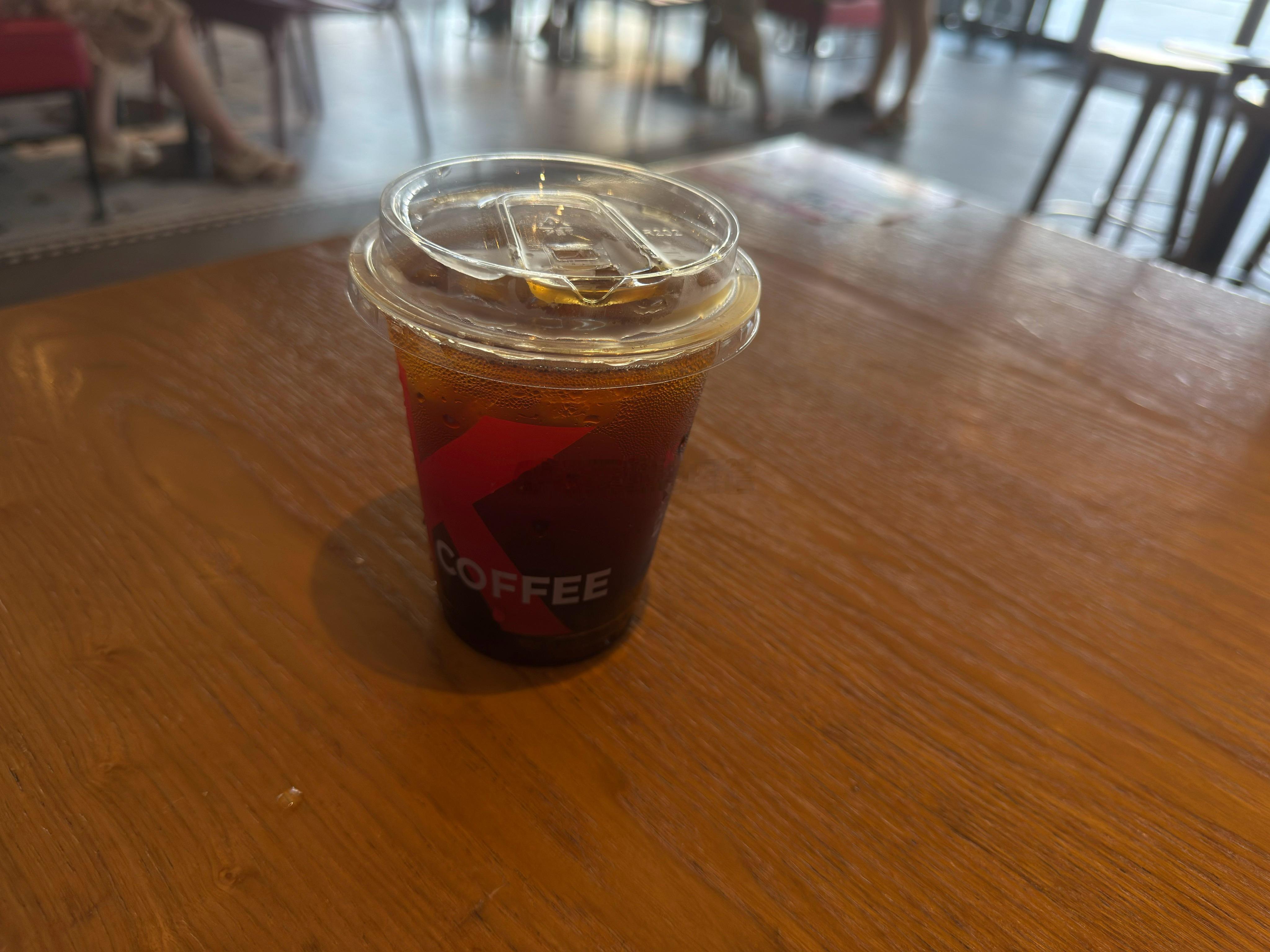 来上一杯吧。[哈哈][哈哈]KFC的也是不错的呢。[哈哈] ​​​