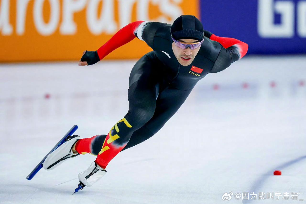 【宁忠岩本赛季一金一银六铜收官 】
北京时间3月7日，2026年速度滑冰短距离全