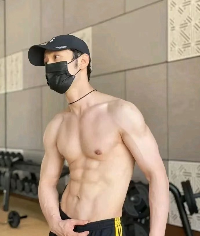 黄晓明称跑步是情绪发泄机器黄晓明称跑步是情绪发泄机器，晓明哥这身材真不是盖的👍