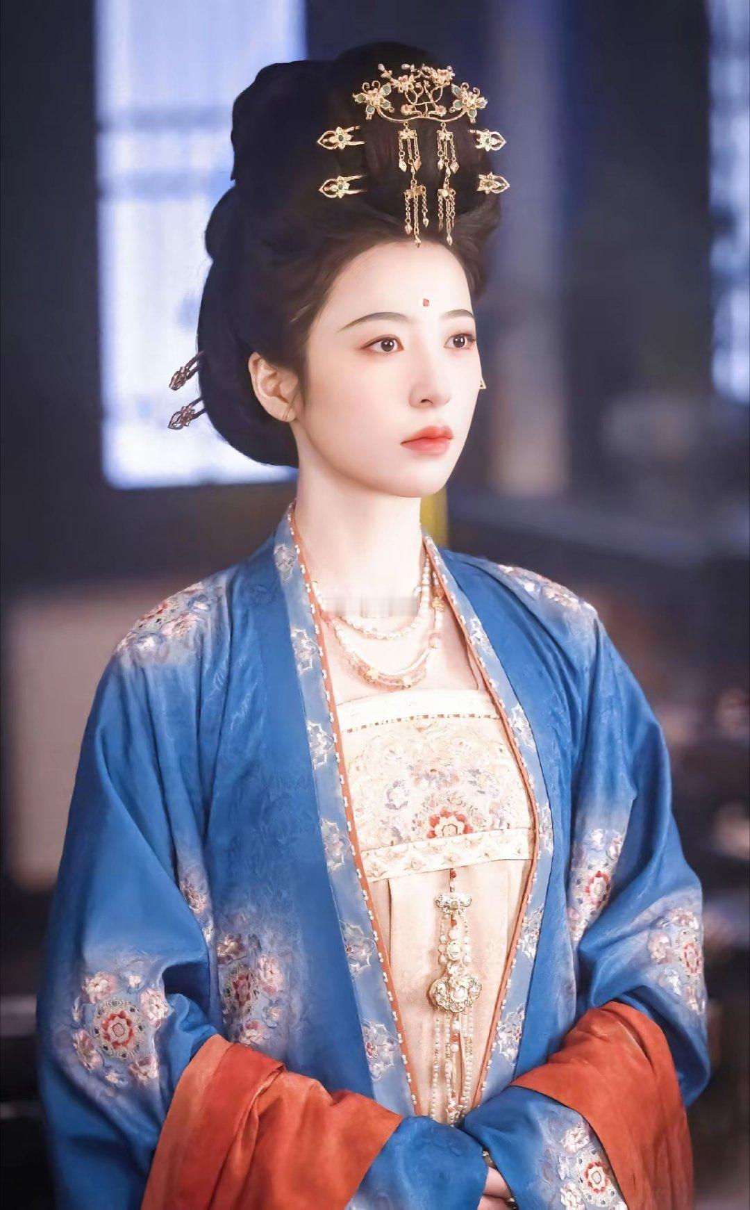 周雨彤这个人她的人品怎么样我不评价但有一点不可否认她这个颜真的很适合演古装剧看到