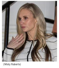 美国一女市长玩的花，竟然把儿子的同学给睡了，现在将面临17年刑期。这名市长叫罗伯