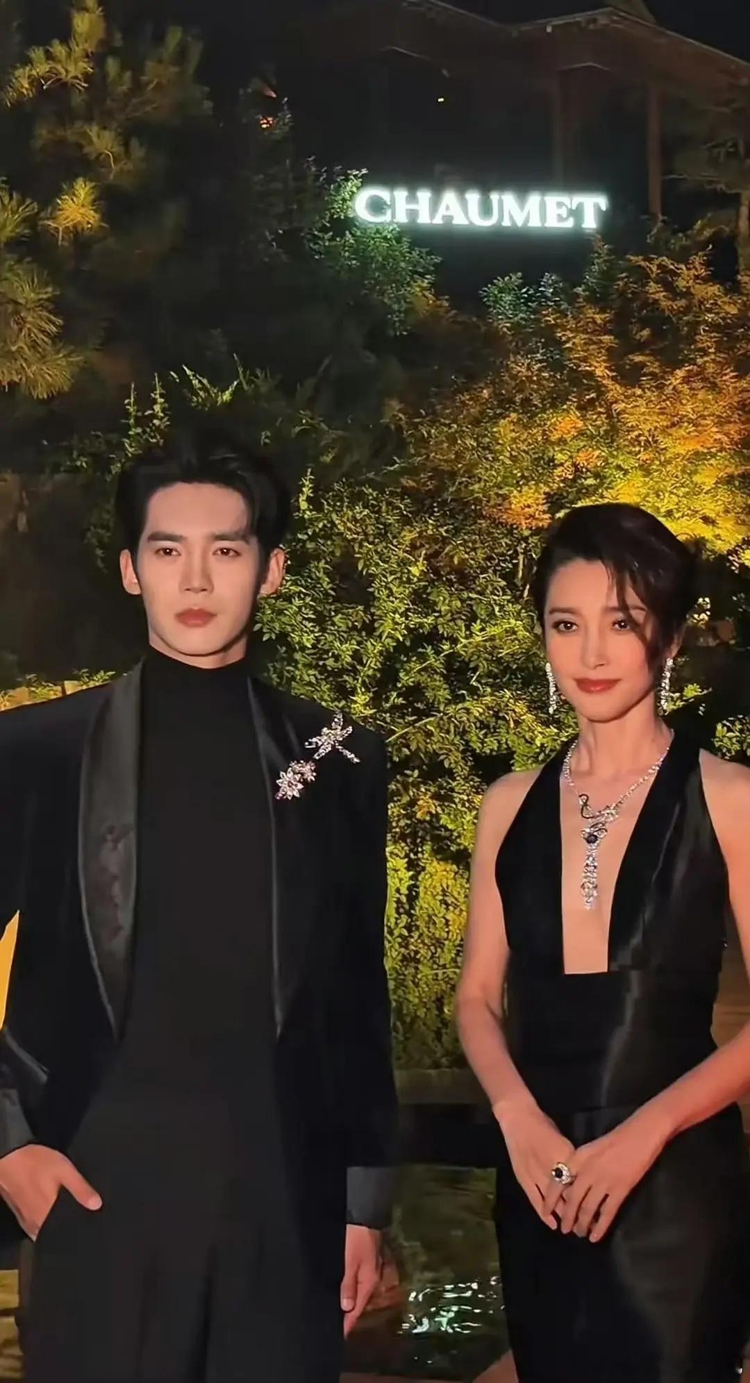 🍅于适 尚美晚宴，高领黑毛衣赏心悦目啊[期待] ​​​