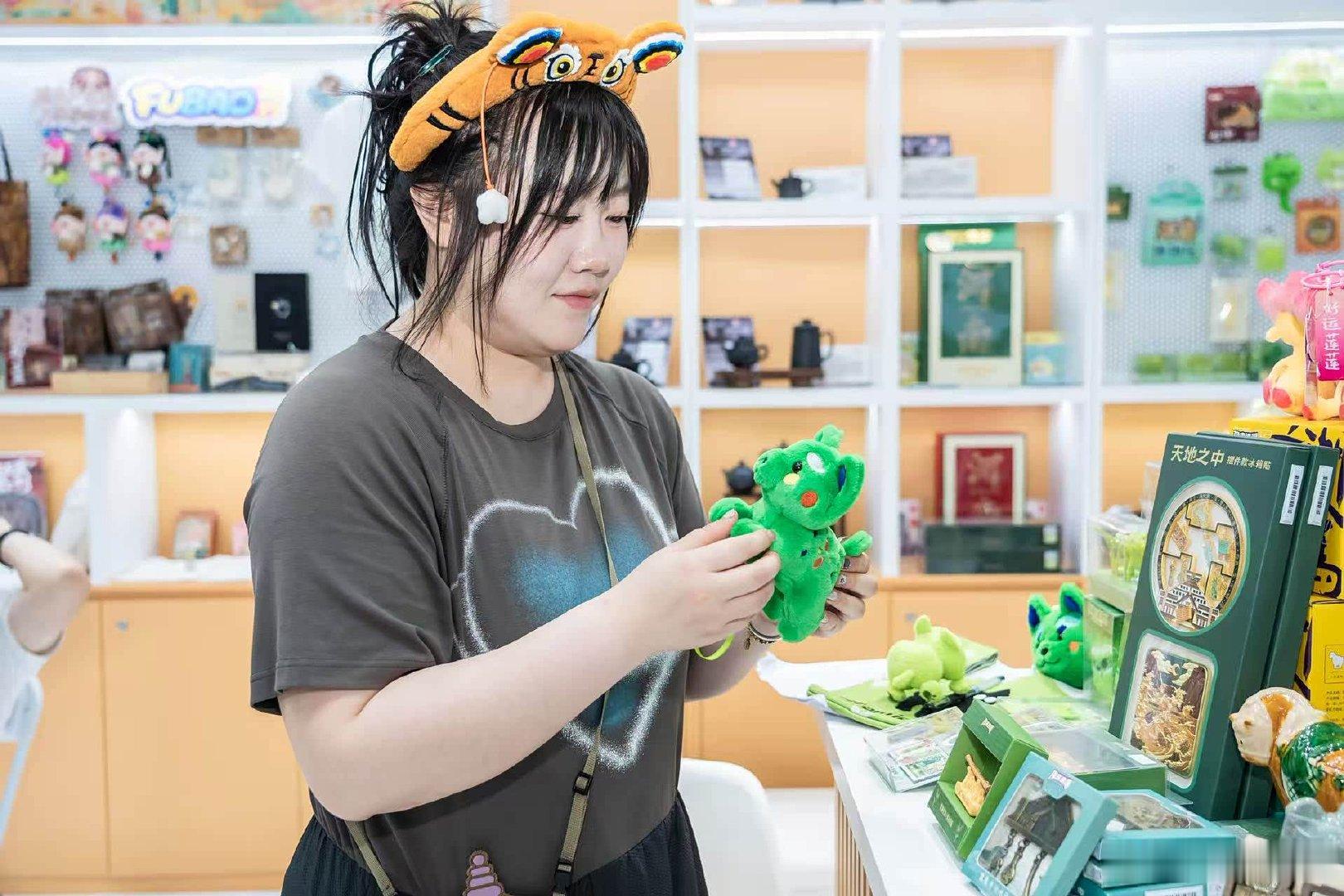 【深圳文博会河南绝活儿藏不住了】5月22日，在第二十二届中国（深圳）国际文化产业