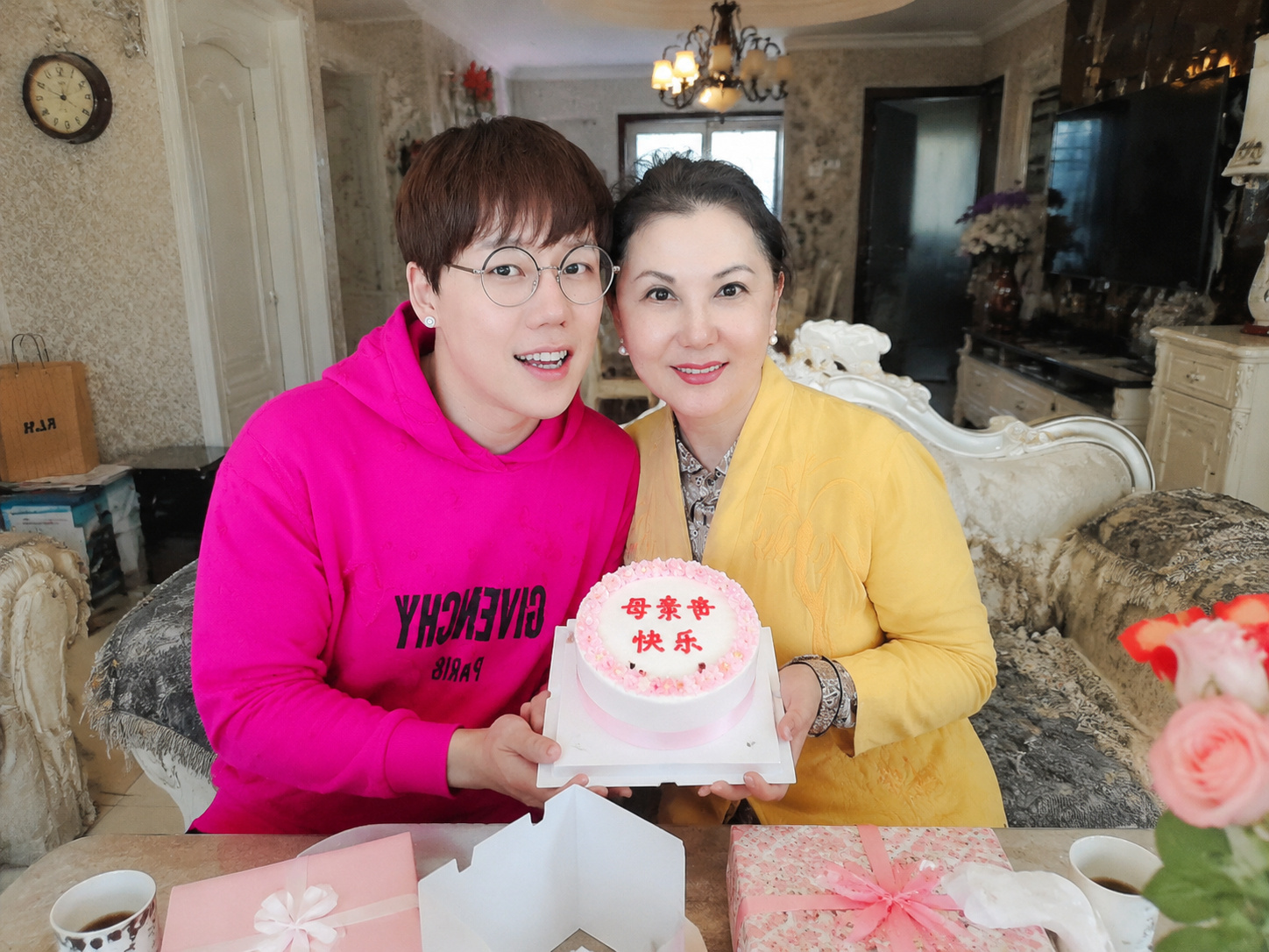 刘维后悔过度医疗救治妈妈初入职场金融季刘维剖白内心满是遗憾，执念挽留却徒增妈妈病