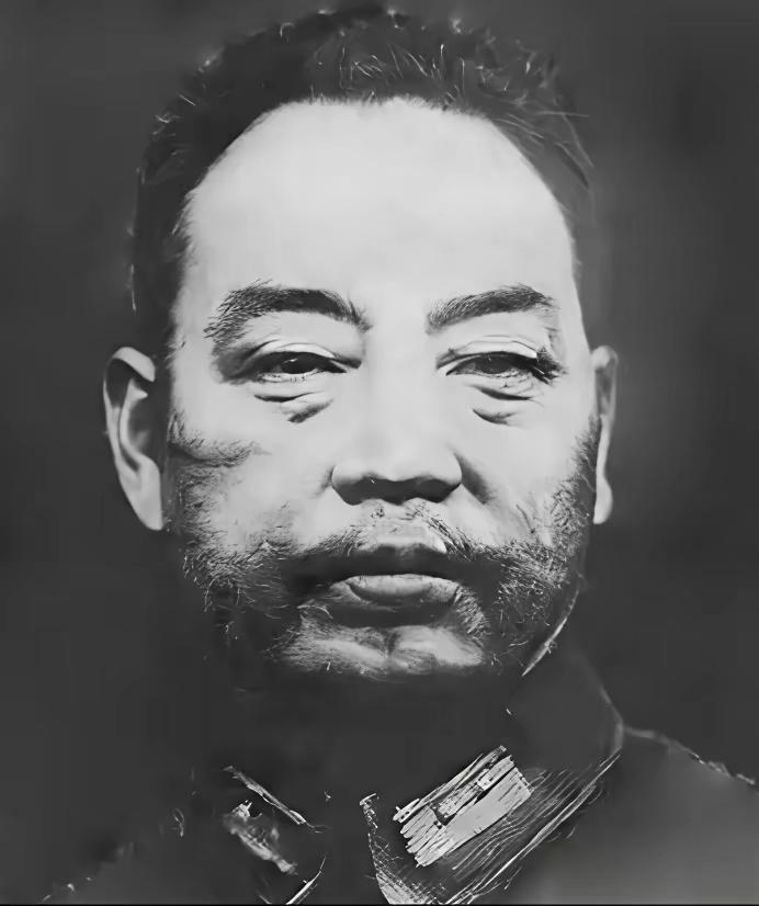 1947年8月，国民党师长李铁民下令将一百多地下党杀害，少将韩君明劝他：“老铁，