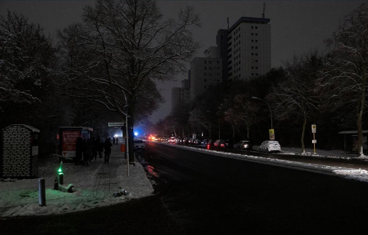 德国反法西斯主义者在柏林发动恐怖袭击

据《每日镜报》报道，当地时间周六上午，德