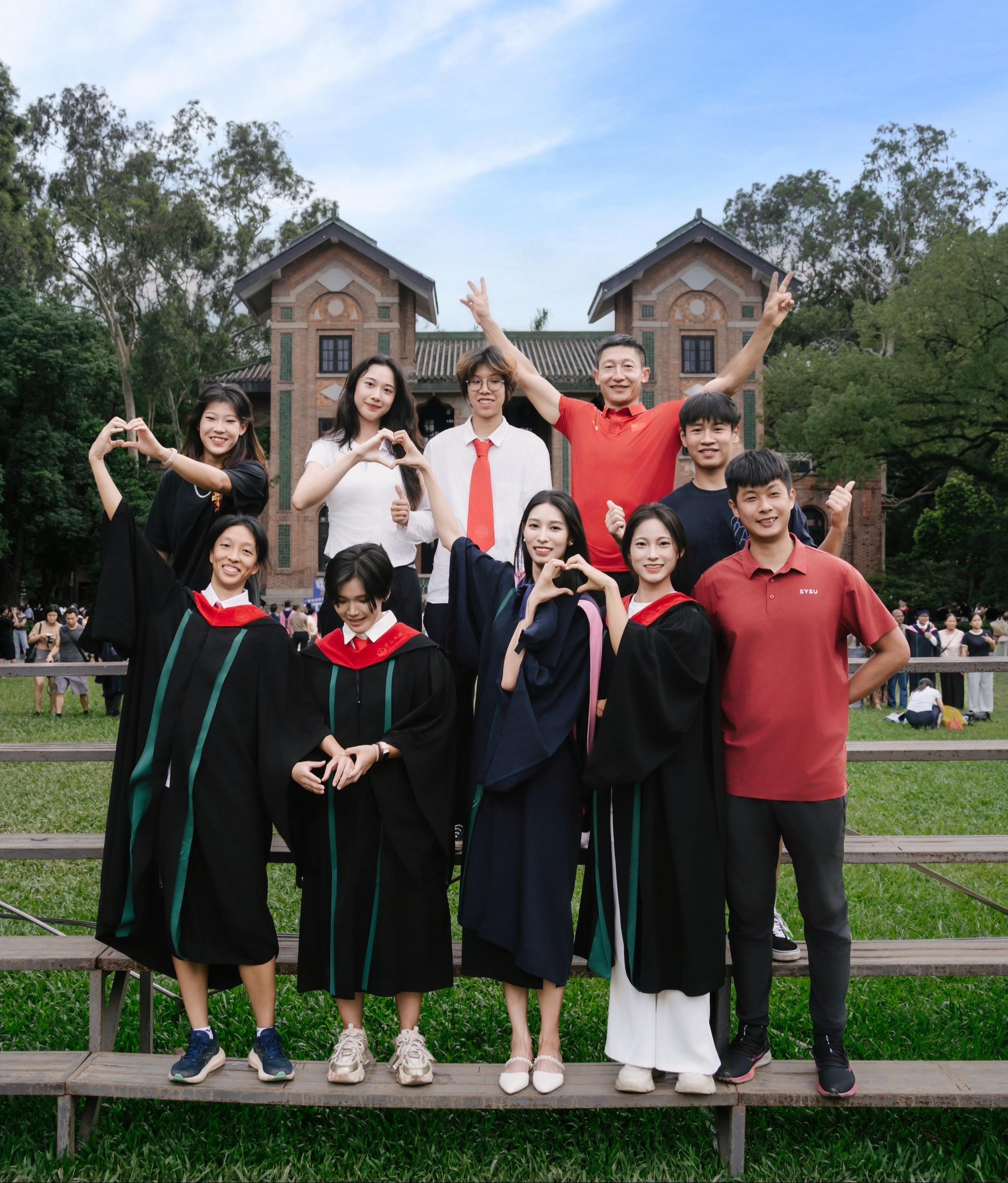 感谢遇到的每一个人。一直拖着不想发，感觉发了学生生涯就真的结束了🥹