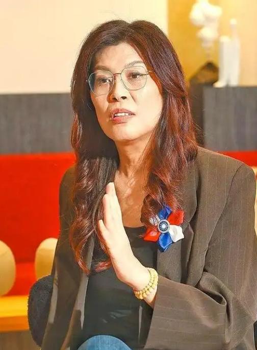 国民党主席郑丽文发布声明，
3月15日上午，台湾省国民党主席郑丽文专程到台南新营