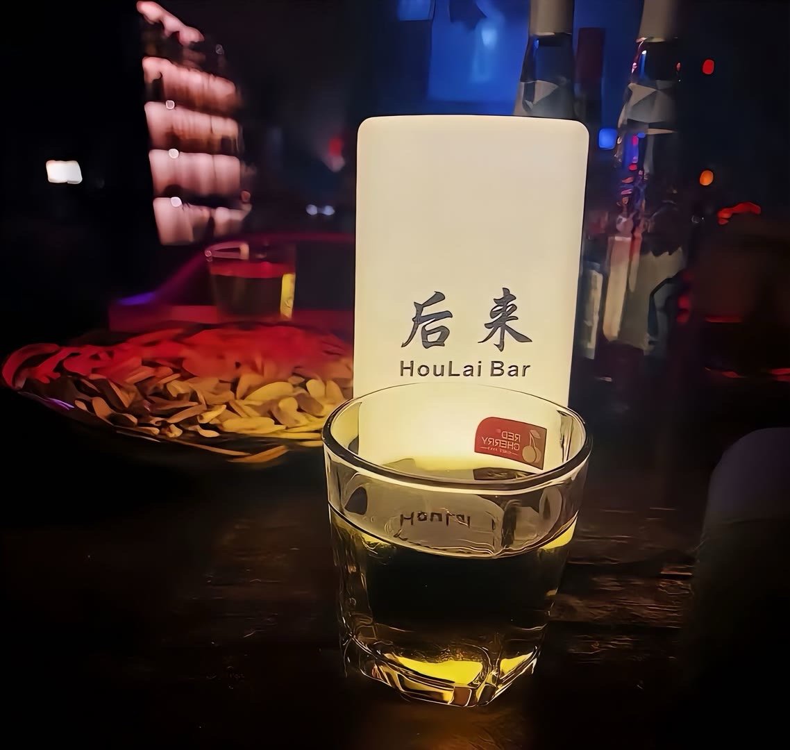 对你何止是喜欢 还有骨子的深情和无法磨灭的执念…… ​​​