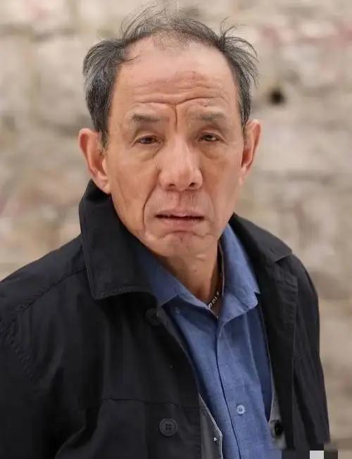 现在的内娱真是彻底变天了，那些靠脸吃饭的小鲜肉还在塌房边缘试探，反倒是这群满脸褶