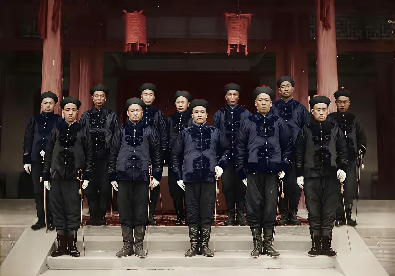 曾国荃  安庆比吉安还好打？


吉安是府城，安庆是省城。而且安庆守军要比吉安多