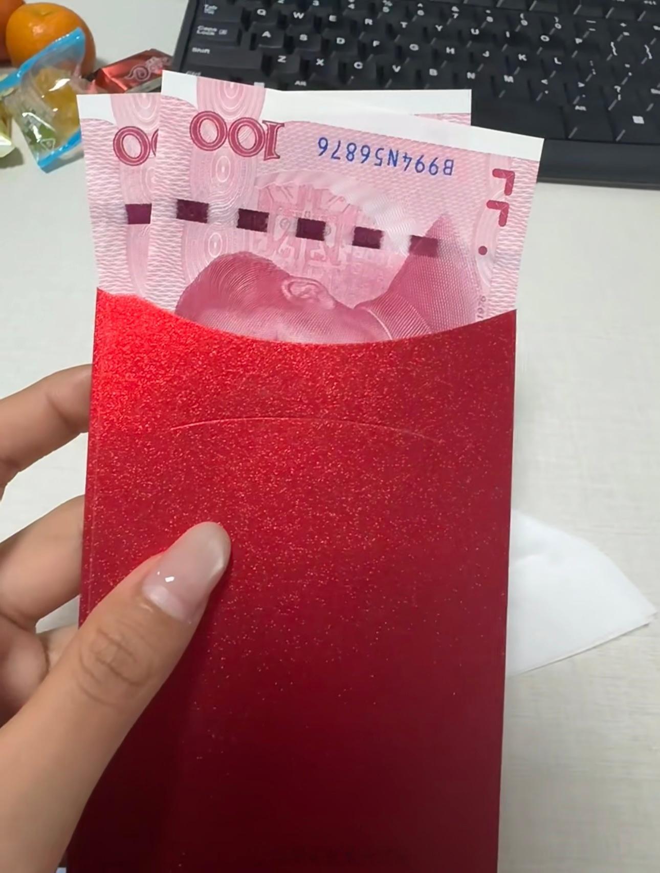 没想到开工红包还有拼手气这一说看见同事有二百的开工红包，以为都是固定金额的呢，后