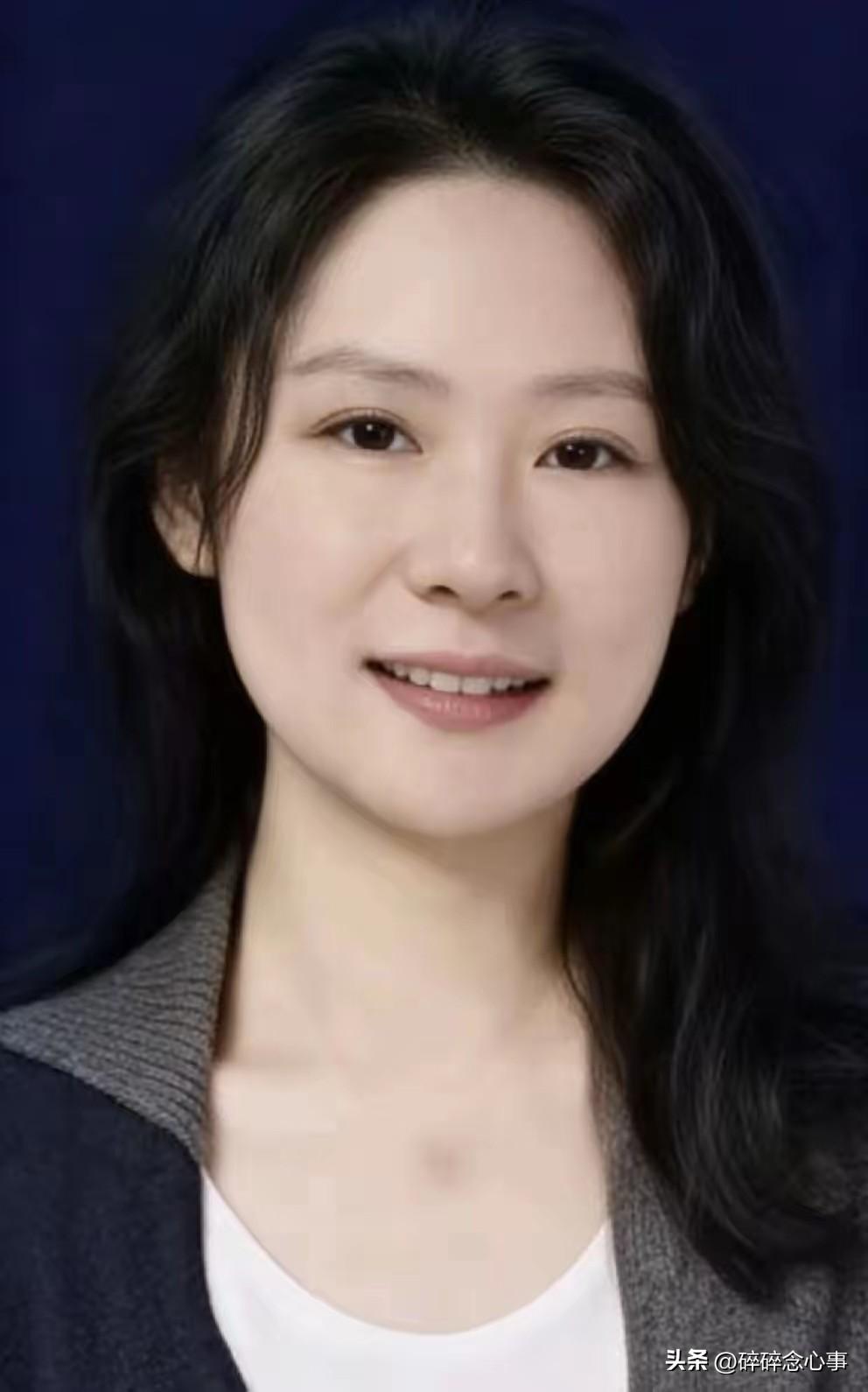 大家刷到这个事儿了吗？

左所长，把持不住了。就因为一个女人——唐婵玉。

说实