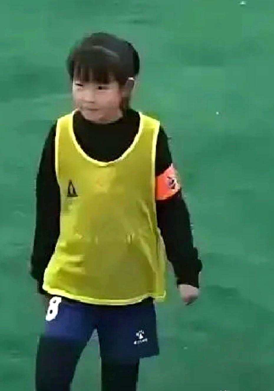 董路直接喊话足协，要求跟国少队踢一场，就想看看这帮孩子到底什么水平。

意大利决