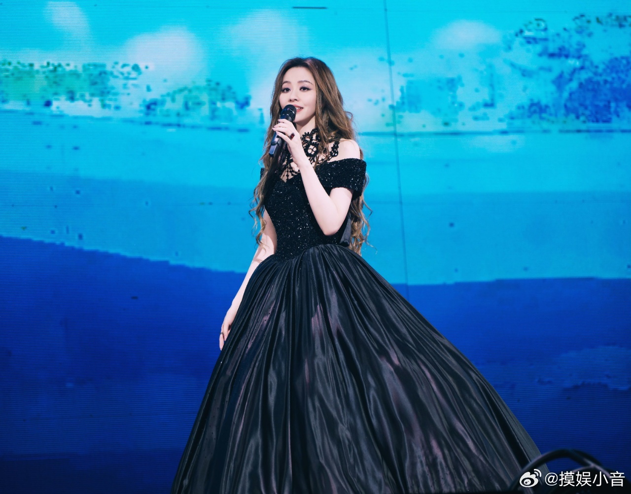 张靓颖巡演杭州站今日预售 星光已登场，共赴这场梦！谁还不知道杭州站已经开始预售了