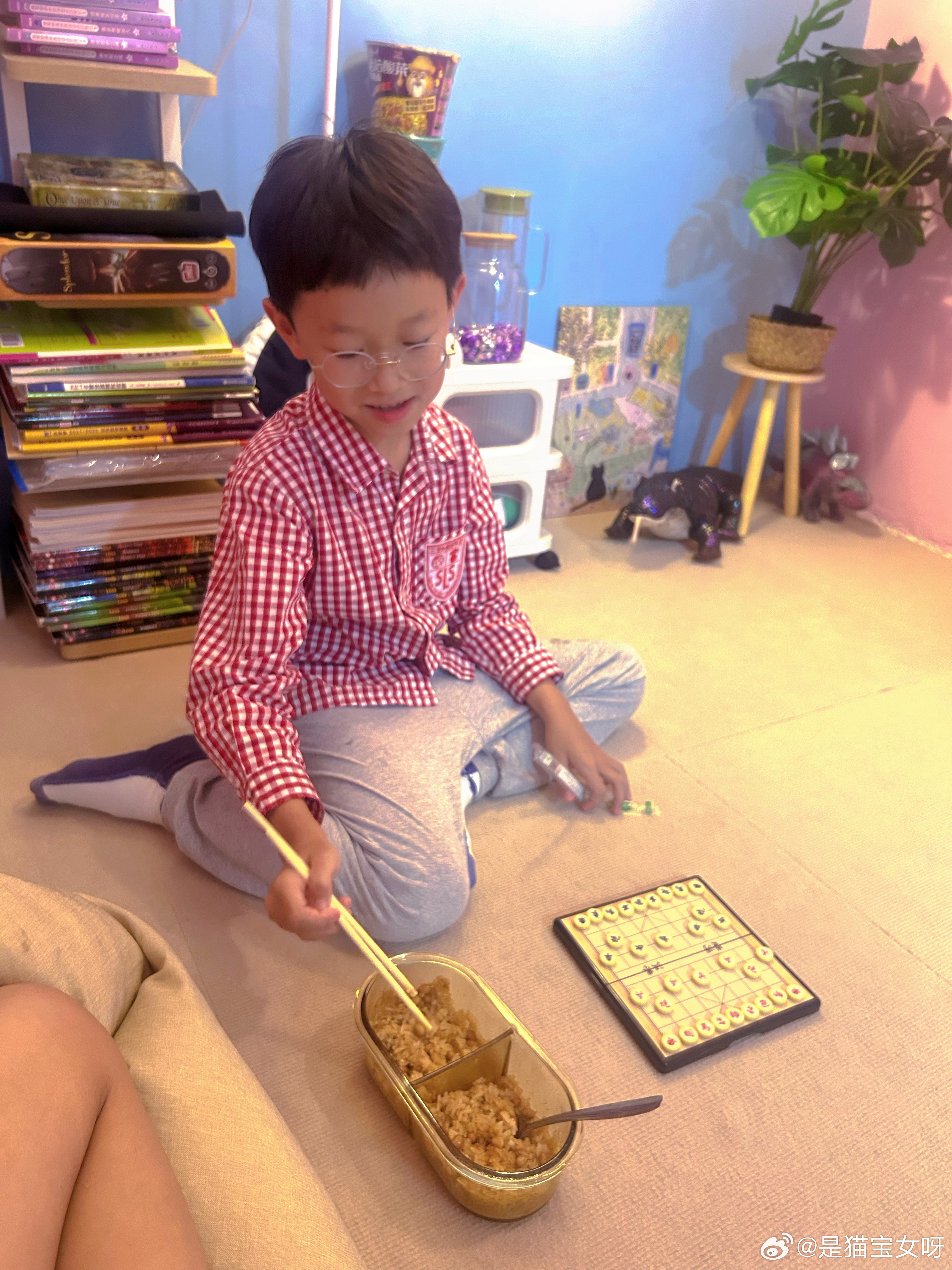 幸福就是和小for 一起吃纳豆拌饭下象棋，他特别可爱，明明玩的不好可是每次都说“