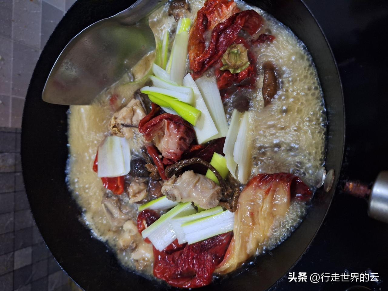 看我做鸡了，其实我更擅长做鸭，尤其是啤酒鸭，想歪了的人去面壁。
话说上世纪80年