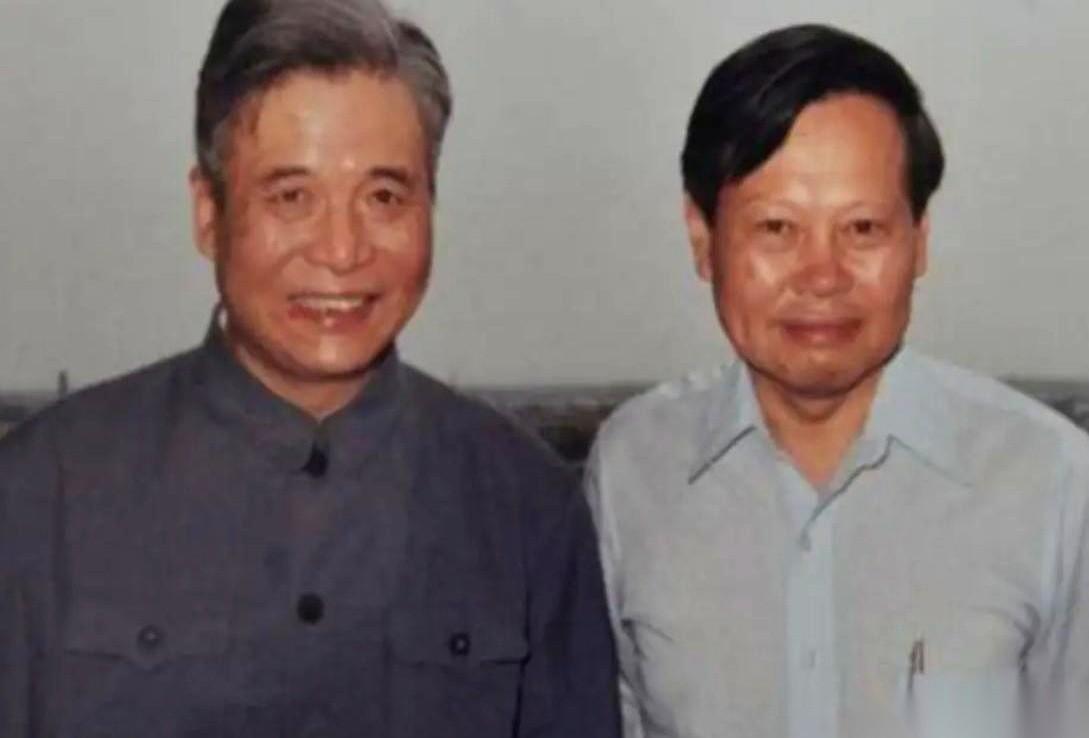 原子弹，奖金10块。
氢弹，奖金10块。
当邓稼先平静地说出这两个数字时，来看他