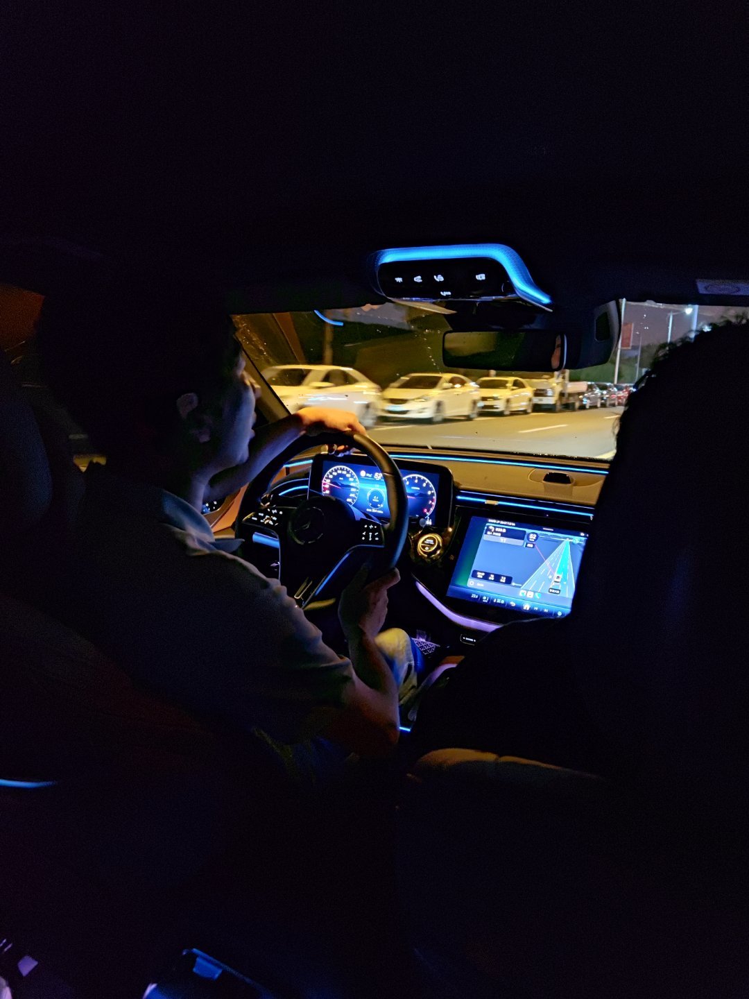 咱也是好起来了，坐上了套哥尊贵的梅赛德斯奔驰这氛围感，情绪价值拉满​​​