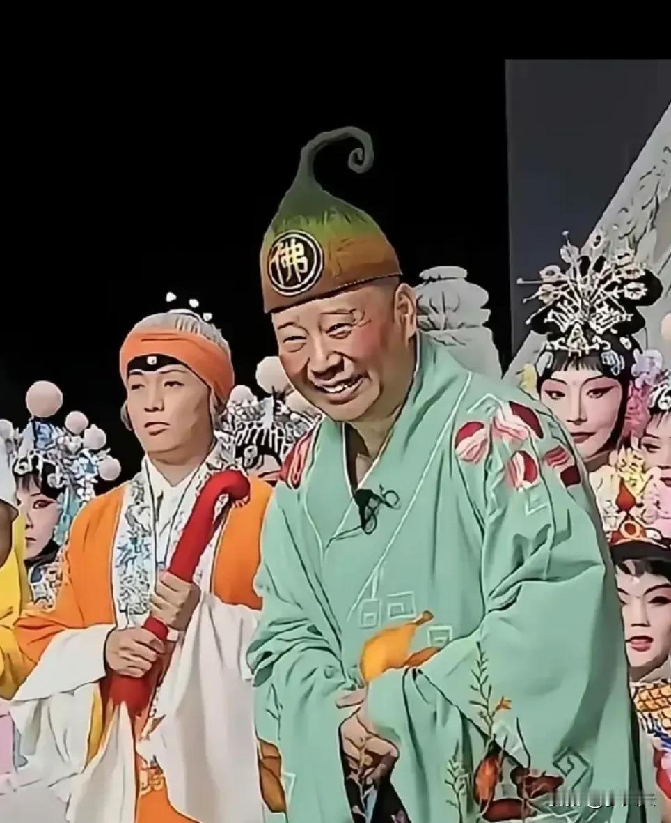 郭德纲迎合了早几年群众的低俗泛口味，正能量作品基本没有（有可以提出来），段子基本