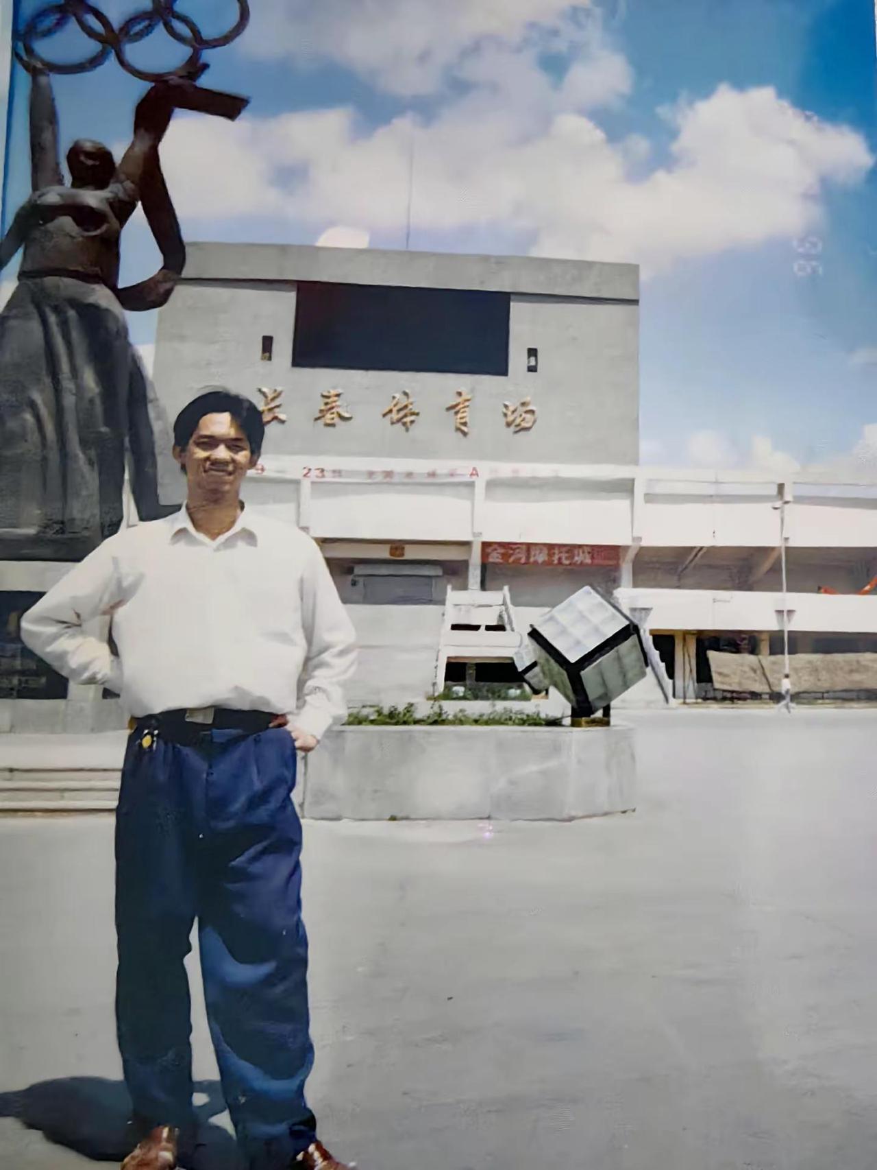 感恩岁月，感恩青春。30多前，我们从五湖四海，背起行囊，离开家乡，来到长春；我们