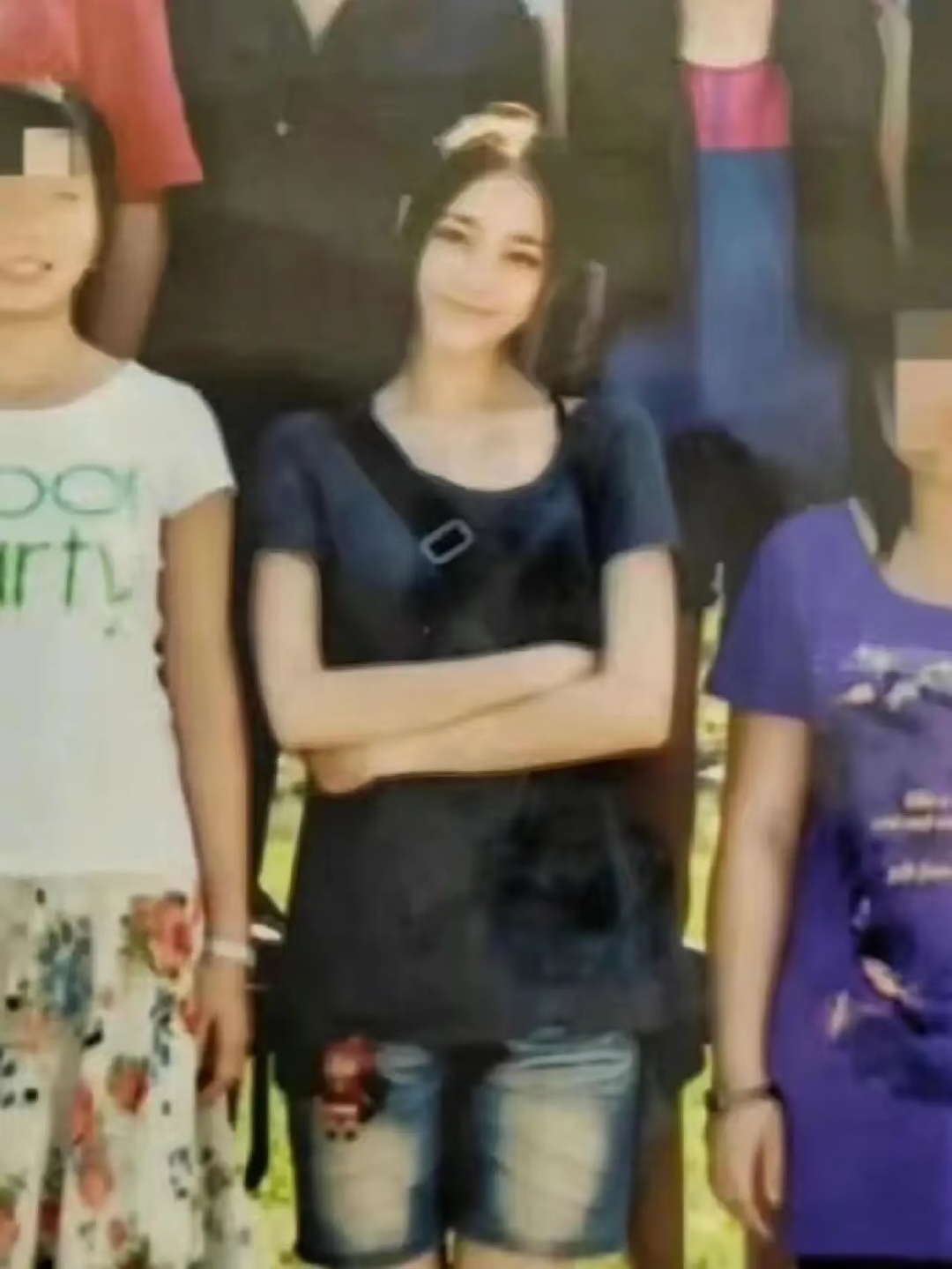 迪丽热巴的脸真是高糊都挡不住的美貌，大学时期的她完全是白月光学姐的存在…… 