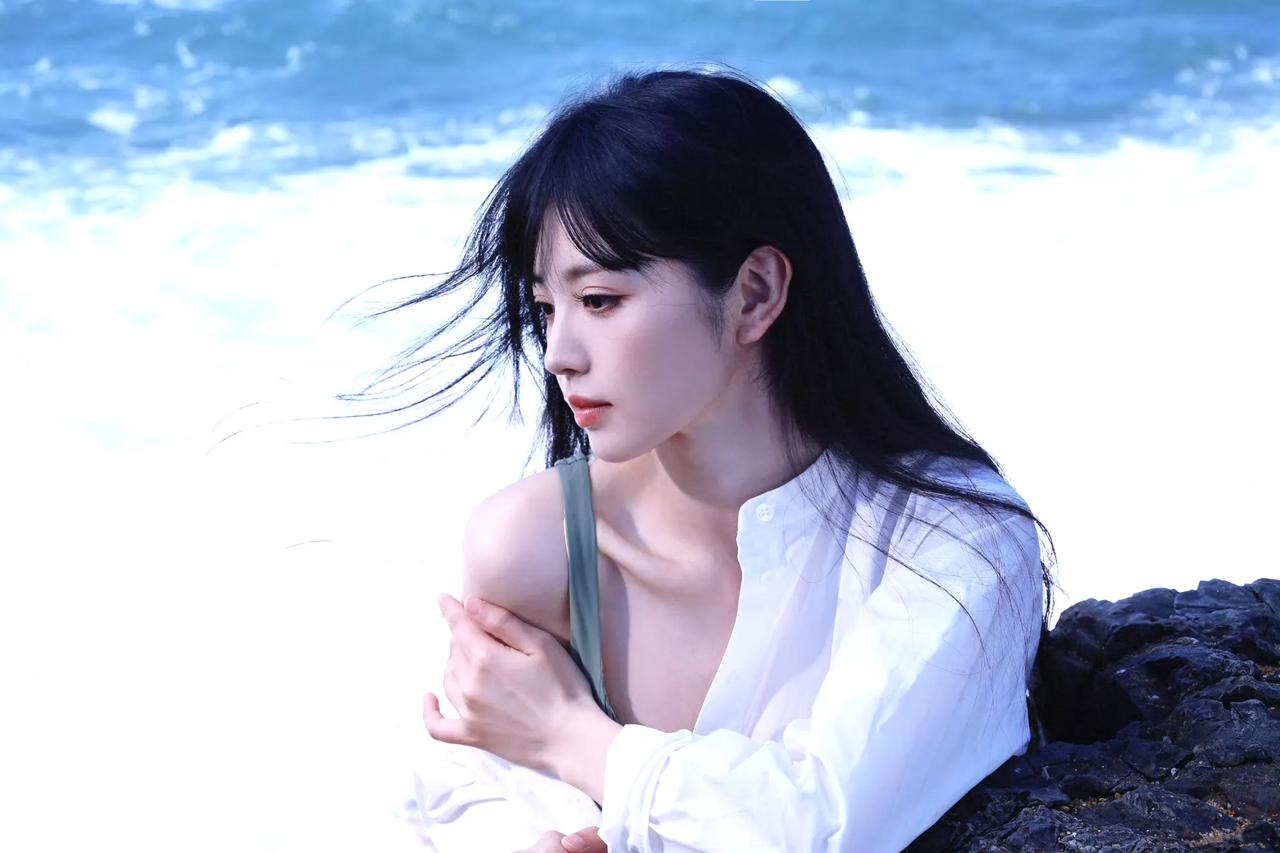 夏日海边的白衬衫女孩[奸笑]
田曦薇 娱乐