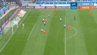 大连英博的第三个丢球真的不应该，这个球门将已经竭尽全力拼出来了，问题在于其他防守