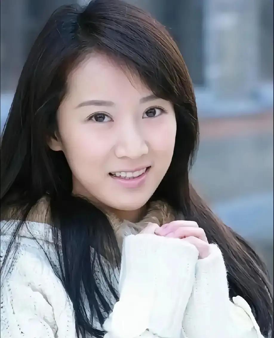 《蜗居》15年后，她还在吃海藻老本？
 
李念最近一条热搜，是《大江大河3》里杨