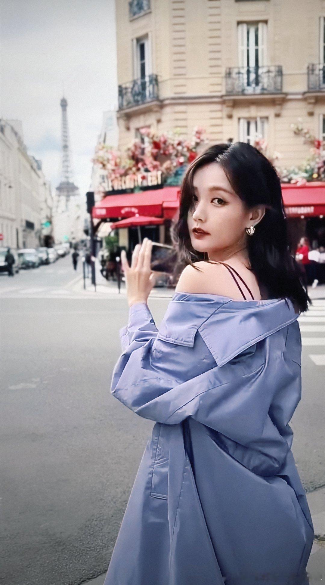 #李一桐怼脸生图状态#李一桐的颜值真的太能打了，生图状态都如此完美，爱了爱了！ 