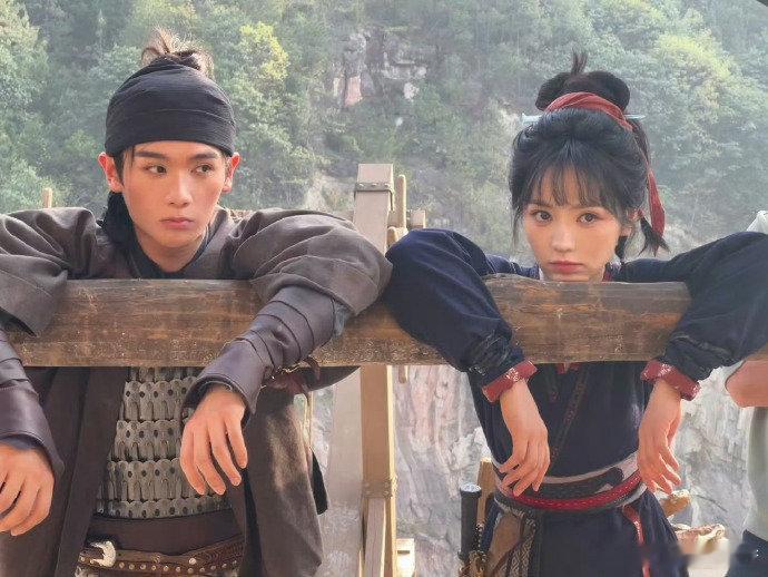 高卿尘满地下线高卿尘逐玉下线 为满地狠狠落泪，他那么乖巧懂事，只想和妹妹在一起，