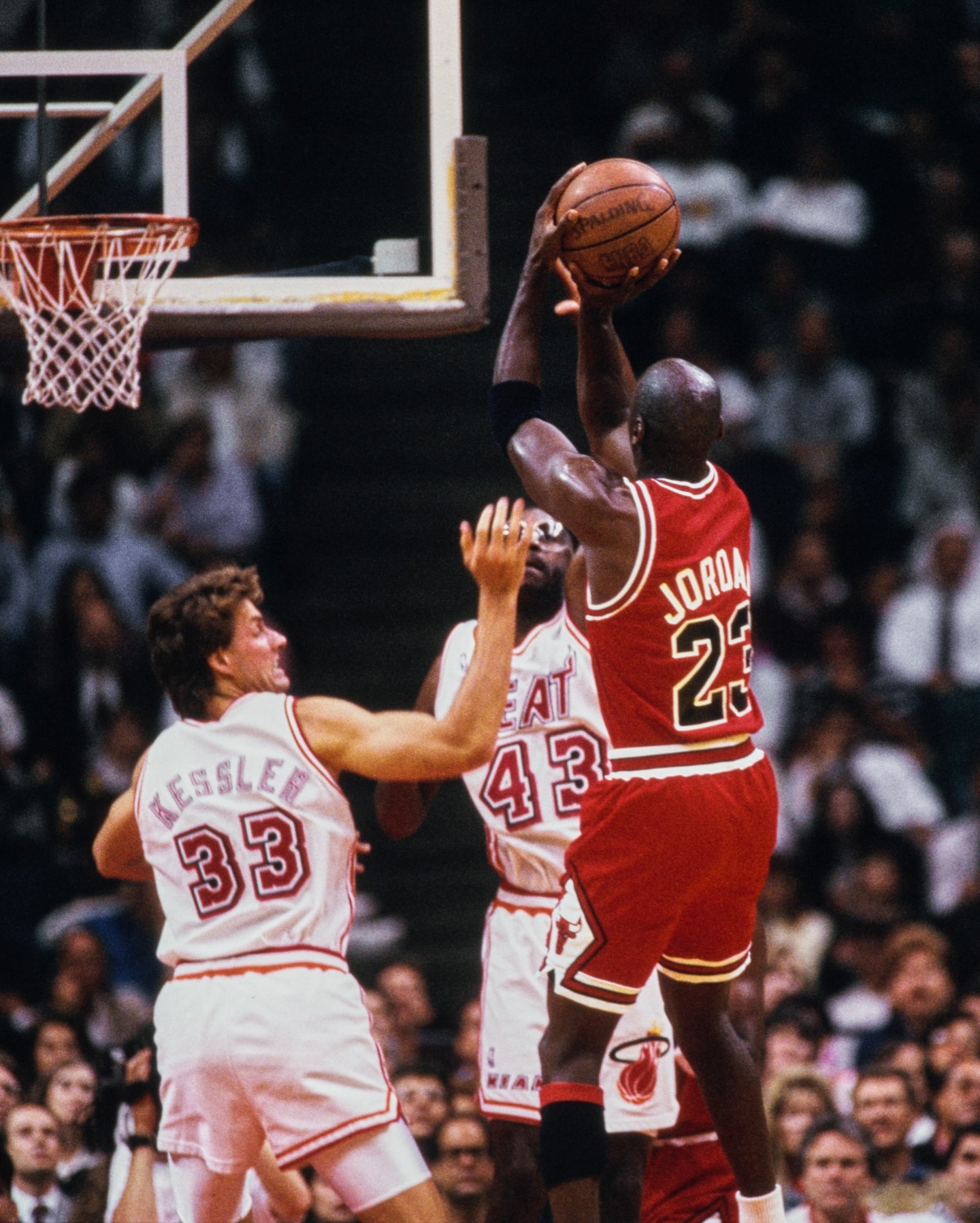 Michael Jordan 这球是不是向下投的 