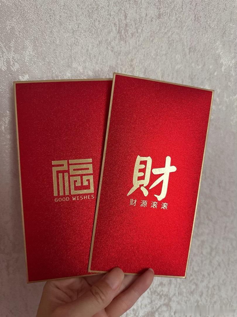外婆让我妈跟我说端的午去看她也不需要啥东西，水果也吃不完，就人去就行。我就包了红