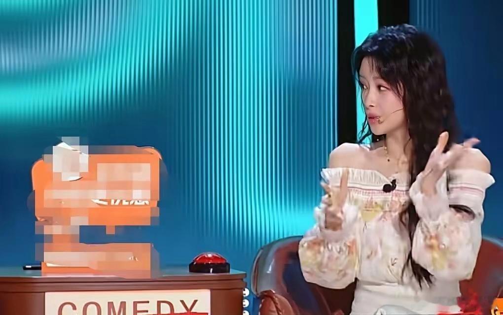 马思纯调侃孙怡："你咋去澡堂还戴着那玩意儿？"话音才落下, 孙怡即刻笑出了声, 