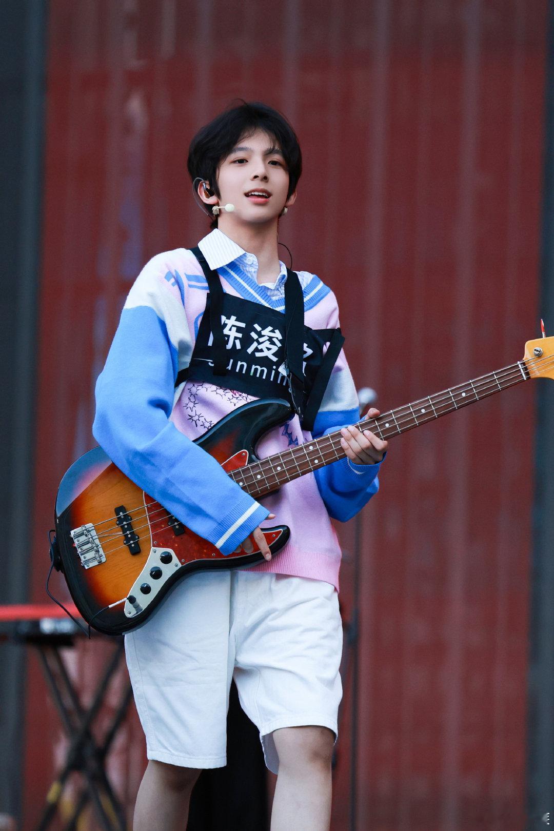 陈浚铭抢黄朔直播间👑走过路过看一看吧👀欢迎来了解【四代颜霸】❣️❣️萌感值1