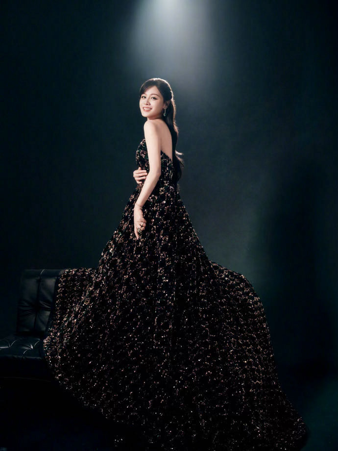 叶一茜上个综艺变了个人叶一茜是吃防腐剂了吗叶一茜来浪姐这状态真的绝了！浪姐定妆造