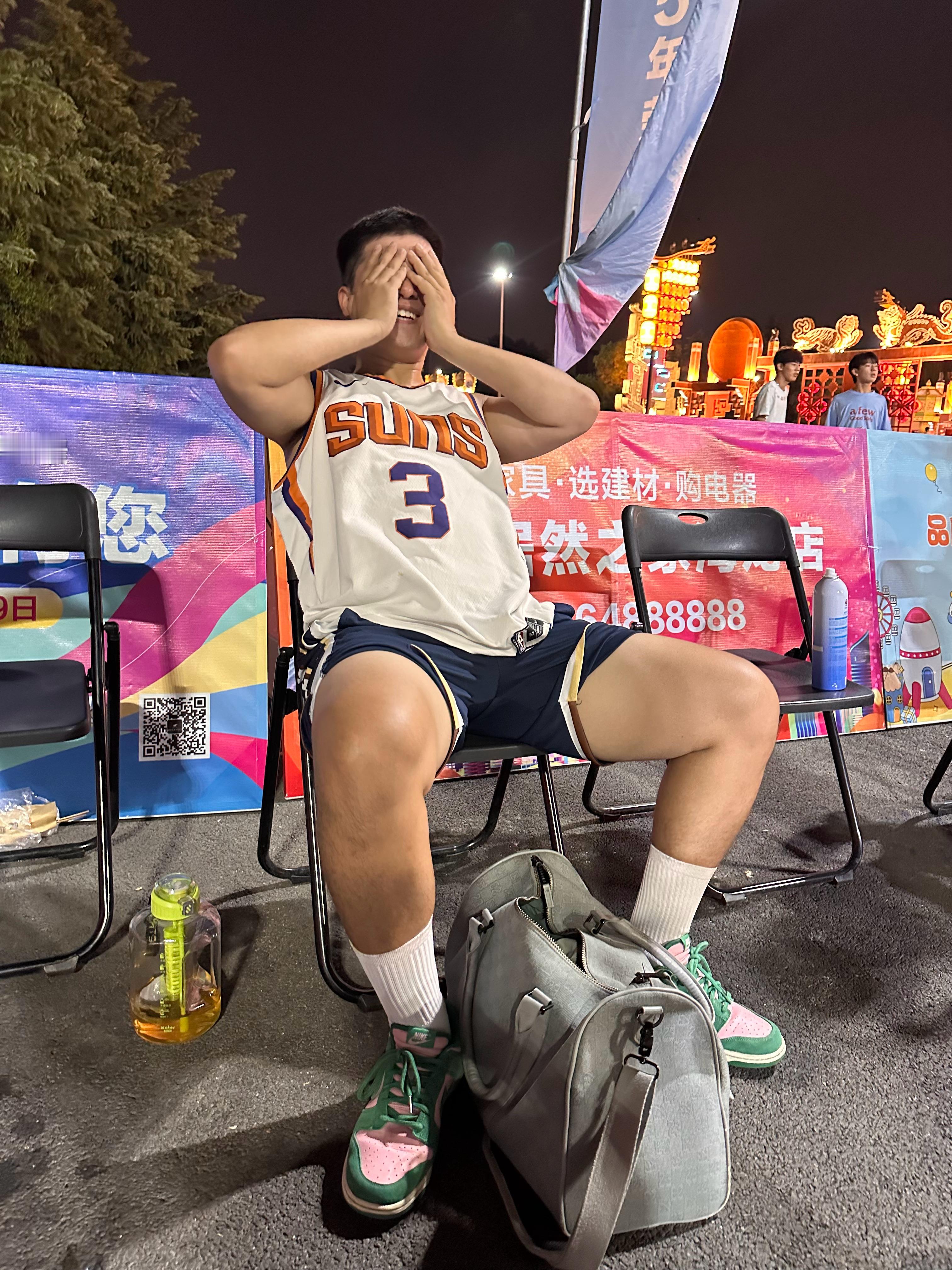 偶遇保罗球迷我的观赛搭子 ​​​