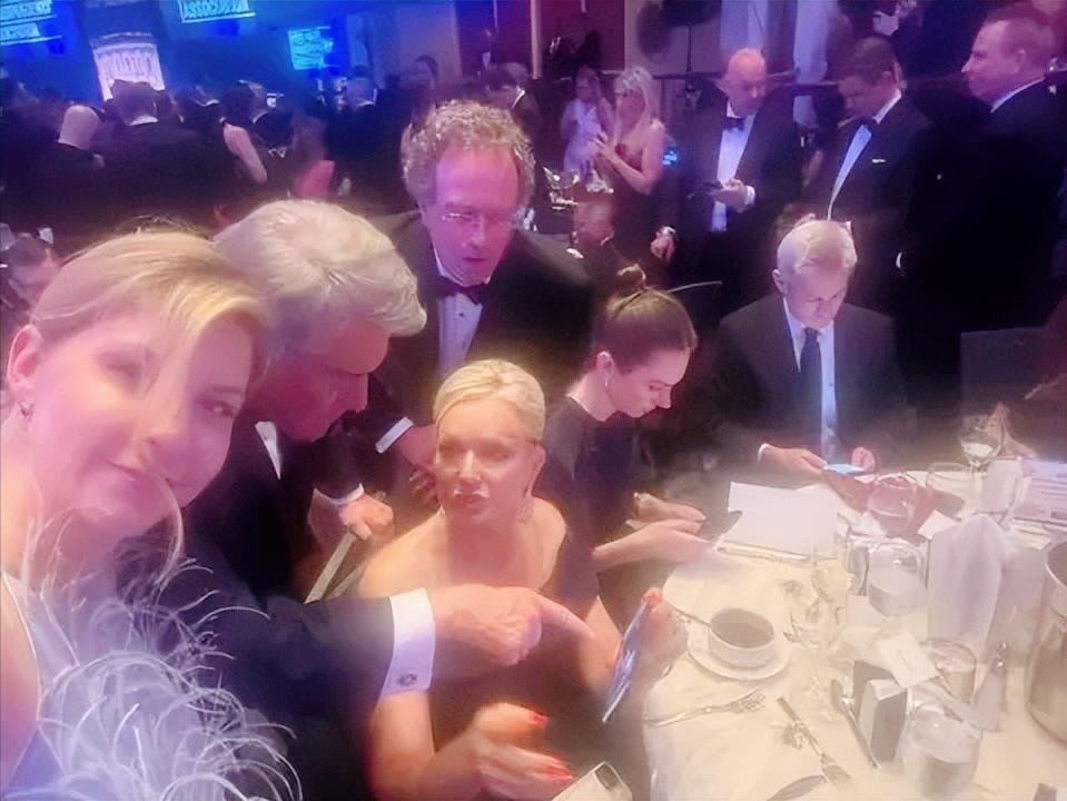 白宫记者协会晚宴枪击事件发生时，乌克兰驻美国大使斯特凡尼希娜也在华盛顿希尔顿酒店